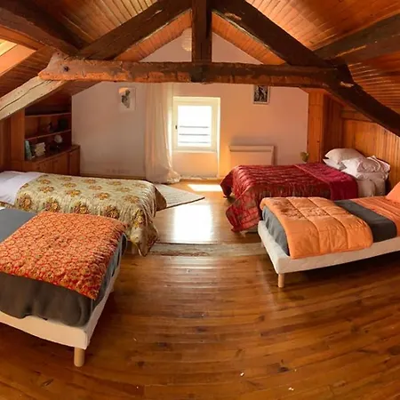 Ecole Du Xixeme Siecle Dominant La Vallee. Holiday home Rentieres